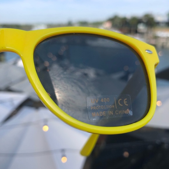 TWISTED TEA • Yellow Plastic Twisted Tea Hard Iced Tea Sunglasses UV 400 - Picture 4 of 10